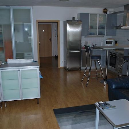 Chotěšovská Apartment with Parking Place Praga Exterior foto